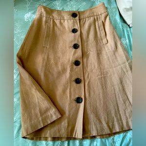 Cute and comfy Banana Republic skirt, perfect for work or casual outfits